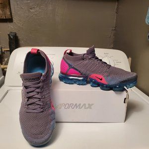 Women's Nike Air Vapormax Flyknit 2  NWOT